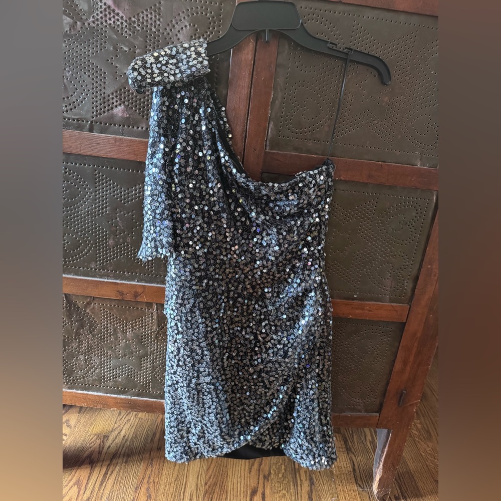 Elegant One-Shoulder Sequin Dress